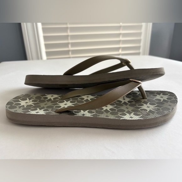 Coach Logo Flip Flop Sandals in Taupe with Rose Gold Medallions - Picture 5 of 9